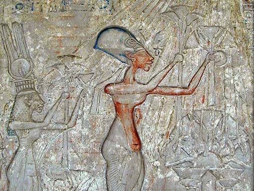 Akhenaton e Nefertiti fazendo oferendas a Aton cena inspiracional do portal de Akhenaton