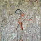 Akhenaton e Nefertiti fazendo oferendas a Aton cena inspiracional do portal de Akhenaton